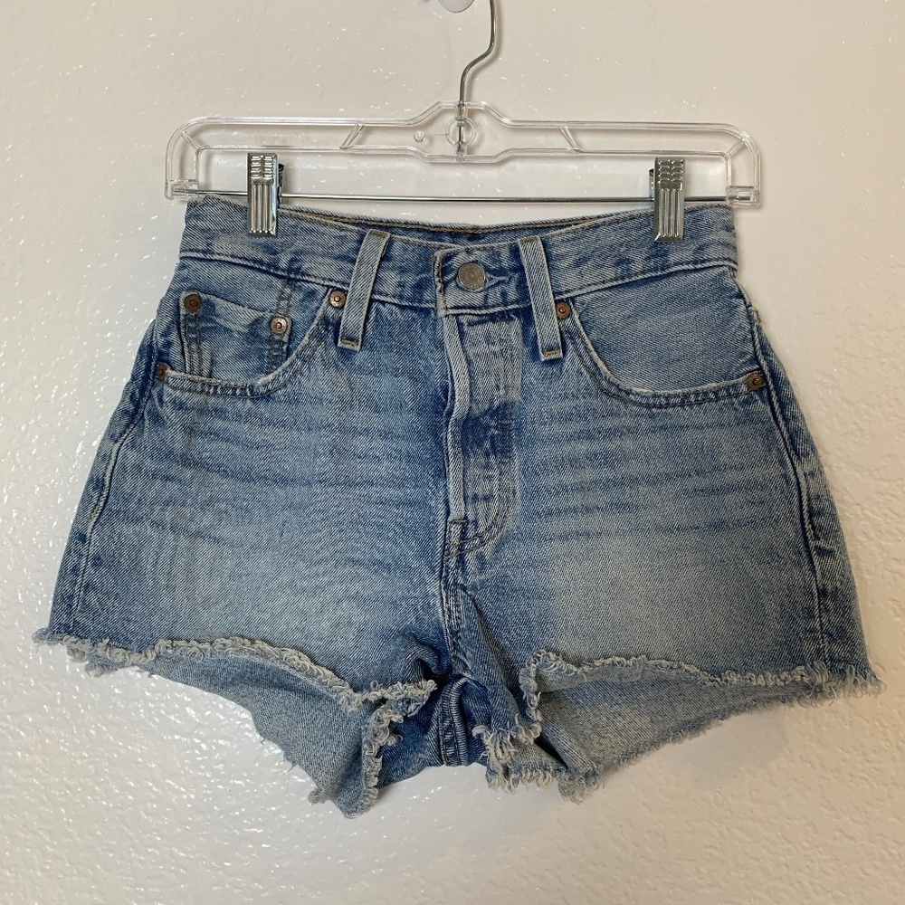 Levi's 501 Denim Shorts Women 25 Light Blue Wash Raw‎ Hem Button Fly Distressed